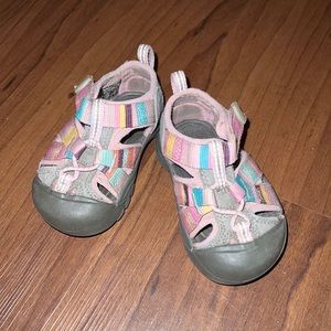 Keen’s toddler size 4